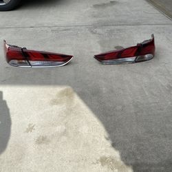Hyundai Elantra Tail lights