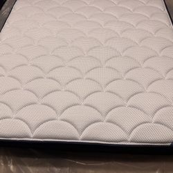 KING Dreamcloud Premier Mattress - Like New !