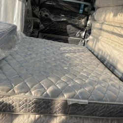 Queen Mattress And Box Springs 