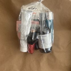 This Amazing Gift Bag 💼 Includes rose 🌹 Water , Moisturizer Lipstick Sunscreen , Blush And Adhesive Nail Strips 