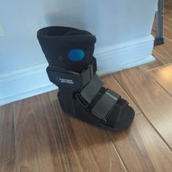 Walking boot, United Ortho Air pump comfort boot. Medium