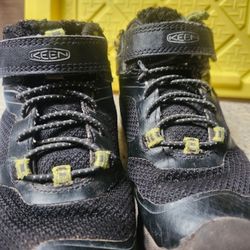 Boys Keen Hiking shoes size 10 