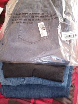 4 pairs of women's size 20 jeans regular fit old navy pick up in Florence KY