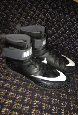 Nike football cleats size 8