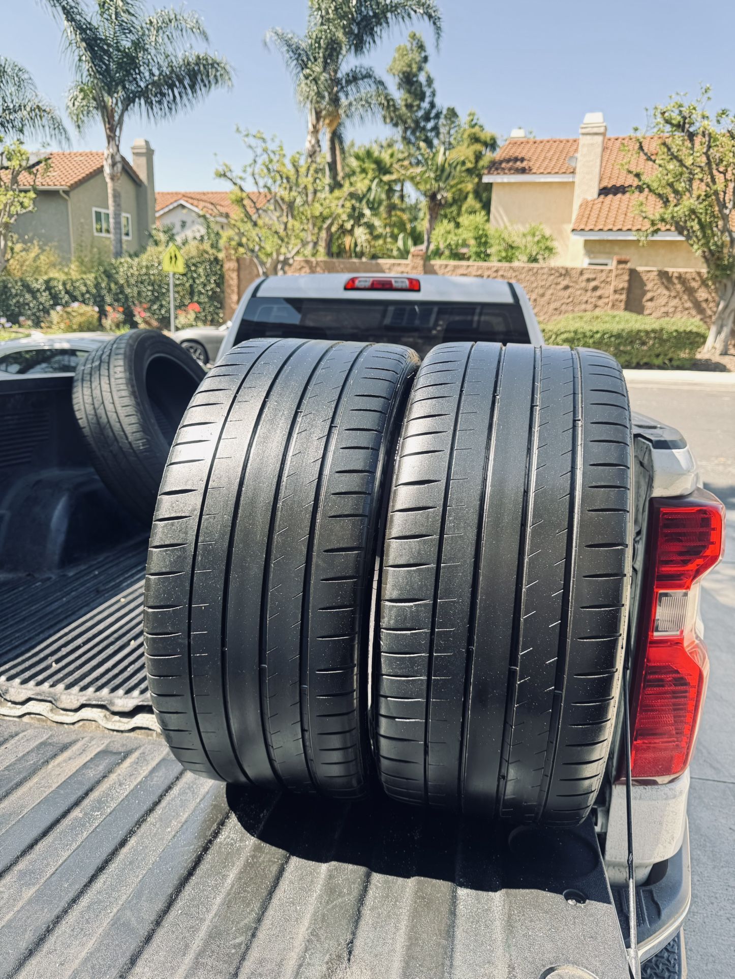 265/35/21 Michelin Pilot Sport 4s 60-70% Tread (2)