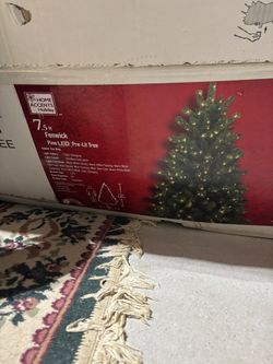 7.5’ Christmas Tree