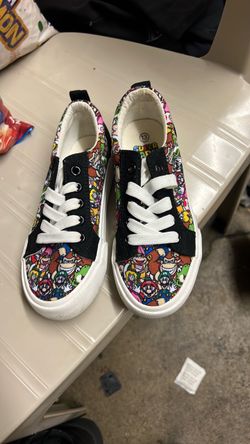 Super Mario Low-Top Canvas Sneakers Size 13