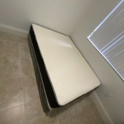 Full mattress with box spring (2pc set - new) 