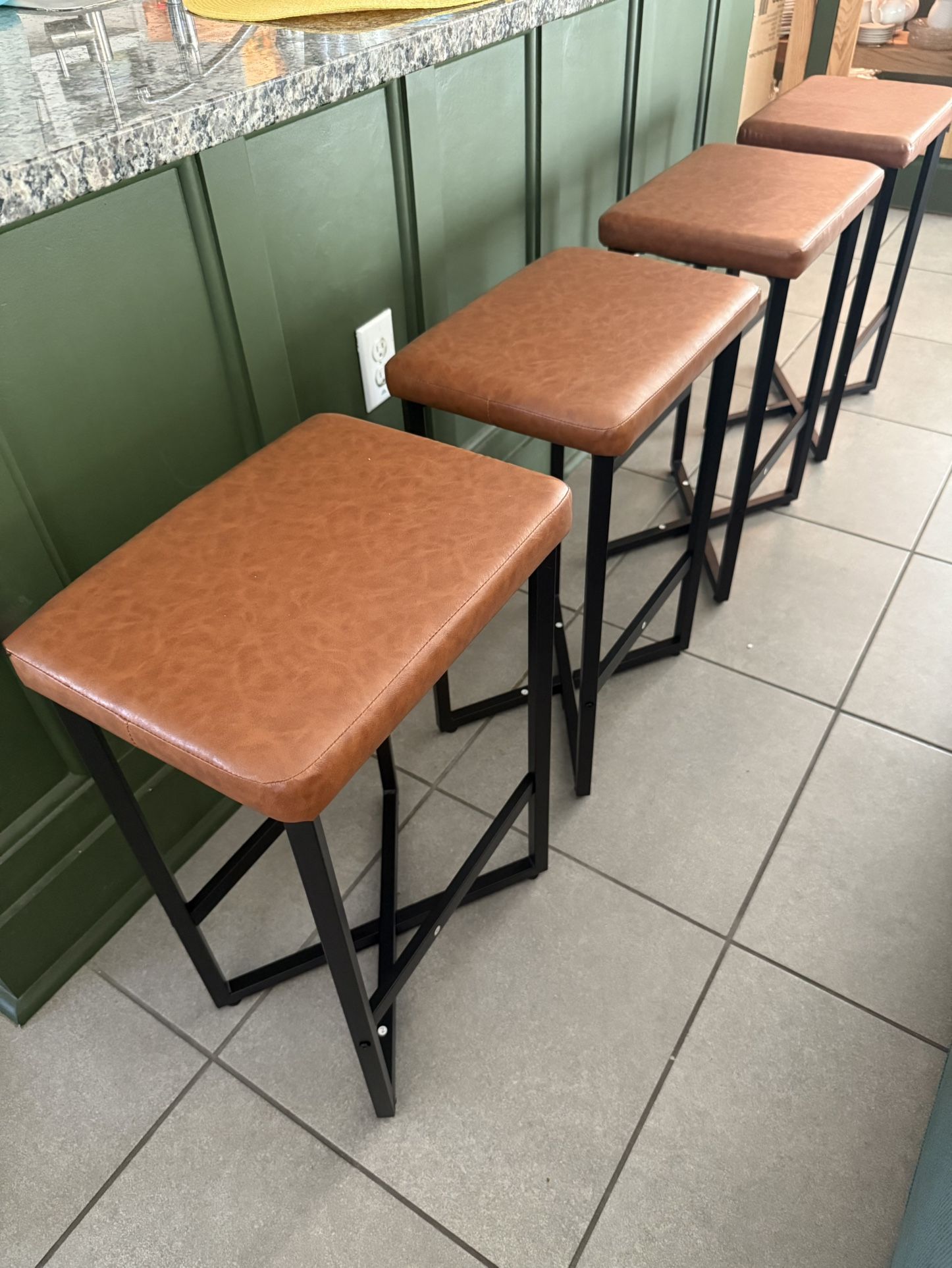 4 counter stools 