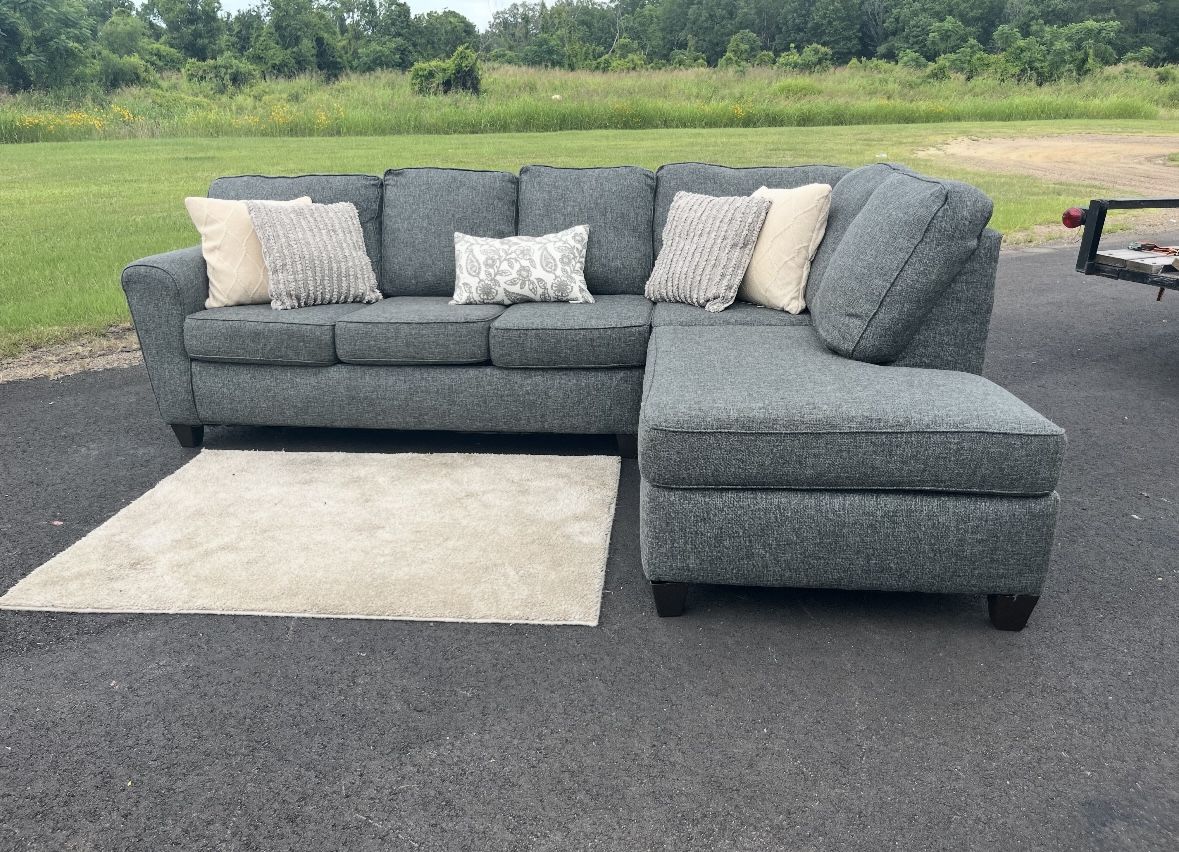 Free Delivery-Grey Sectional