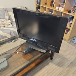 VIZIO TV VW32L HDTV40A “32 INCH"