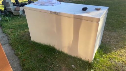 Deep chest freezer
