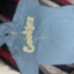 Brand new cookies hoodie size M only worn once. Amazing condition.