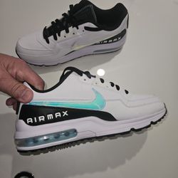 NIKE AIRMAX SIZE 11