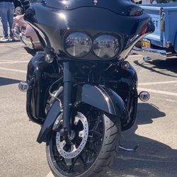 2013 Harley-Davidson® Road Glide® Custom FLTRX