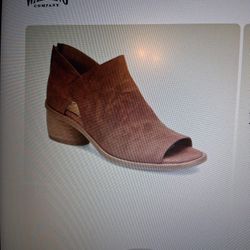 Chic Shooties, Tan Leather, Sz 8.5, NEW