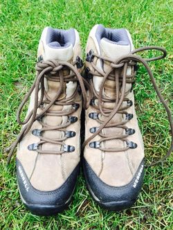 Merrell Women's Waterproof Suede hiking boots 8.5