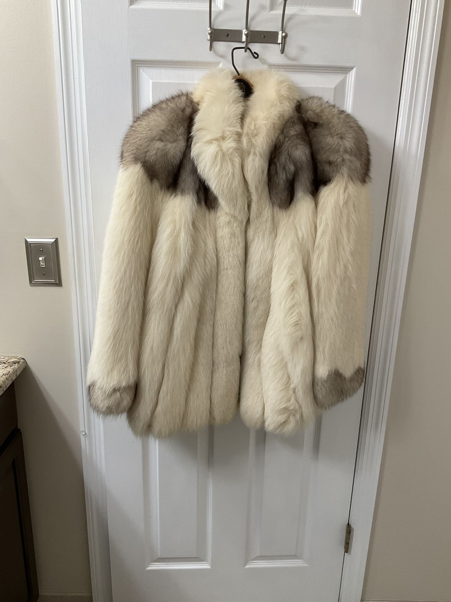 Ladies Vintage Silver Shadow Fox