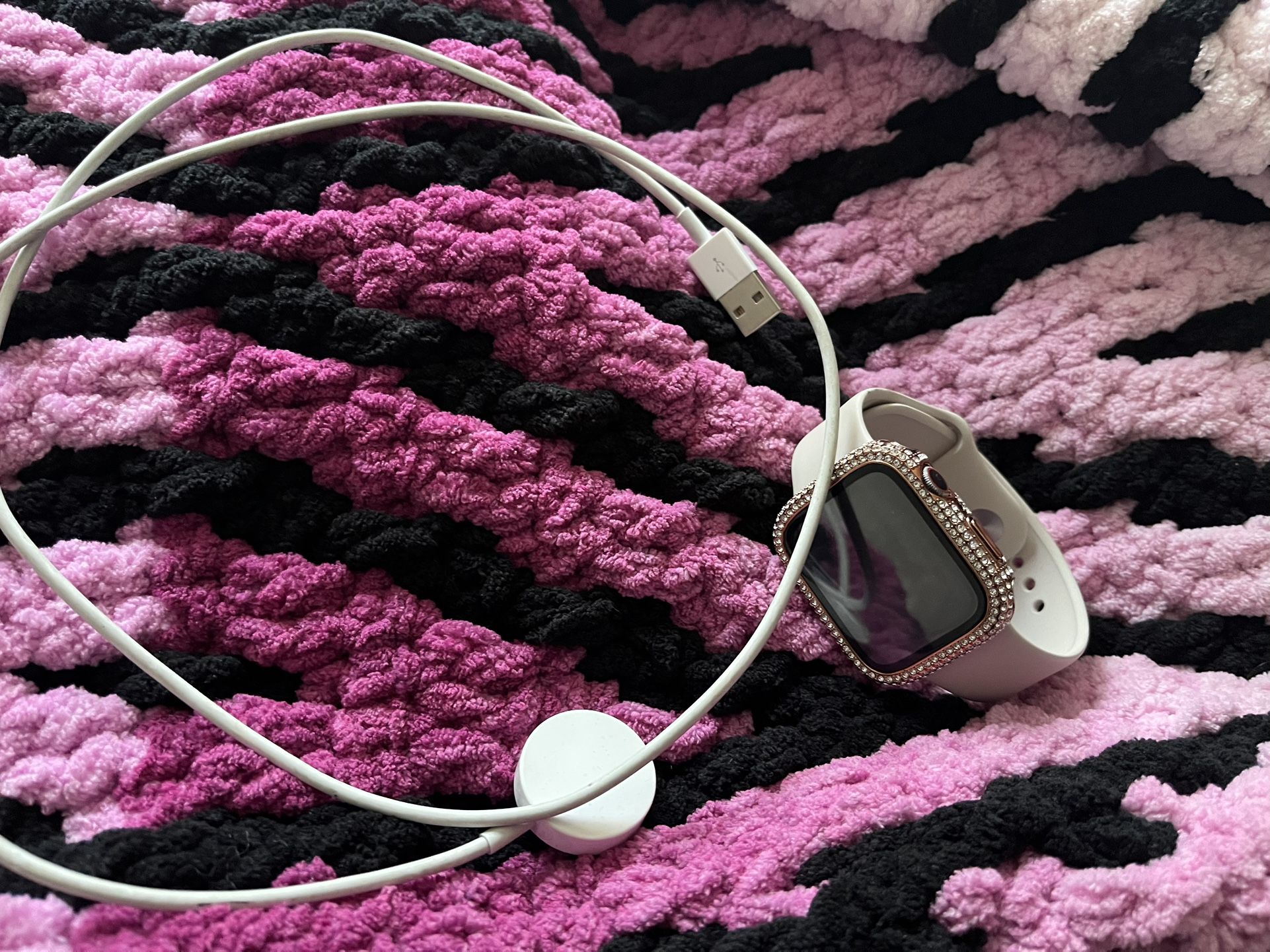 Working Apple Watch And Charger