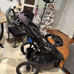 BABY STROLLER FOR SALE ! 