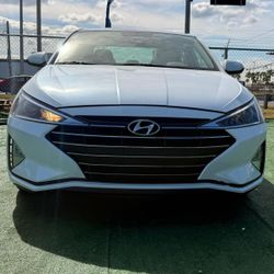 2019 Hyundai Elantra SE 