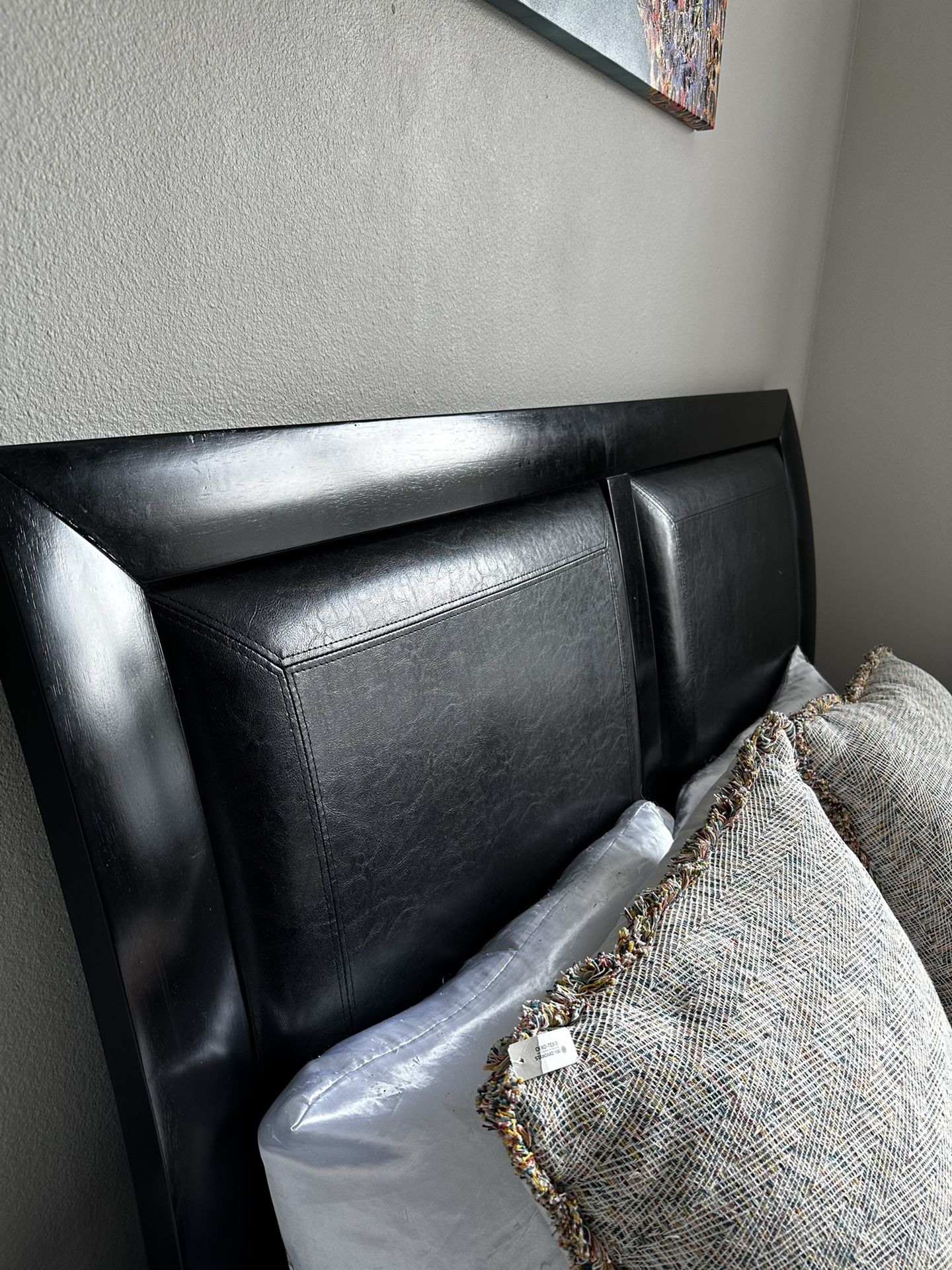 Black Queen Bed And Dresser for Sale in Orlando, FL OfferUp