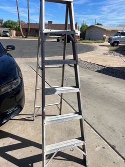 Aluminum A-Frame Step Ladder