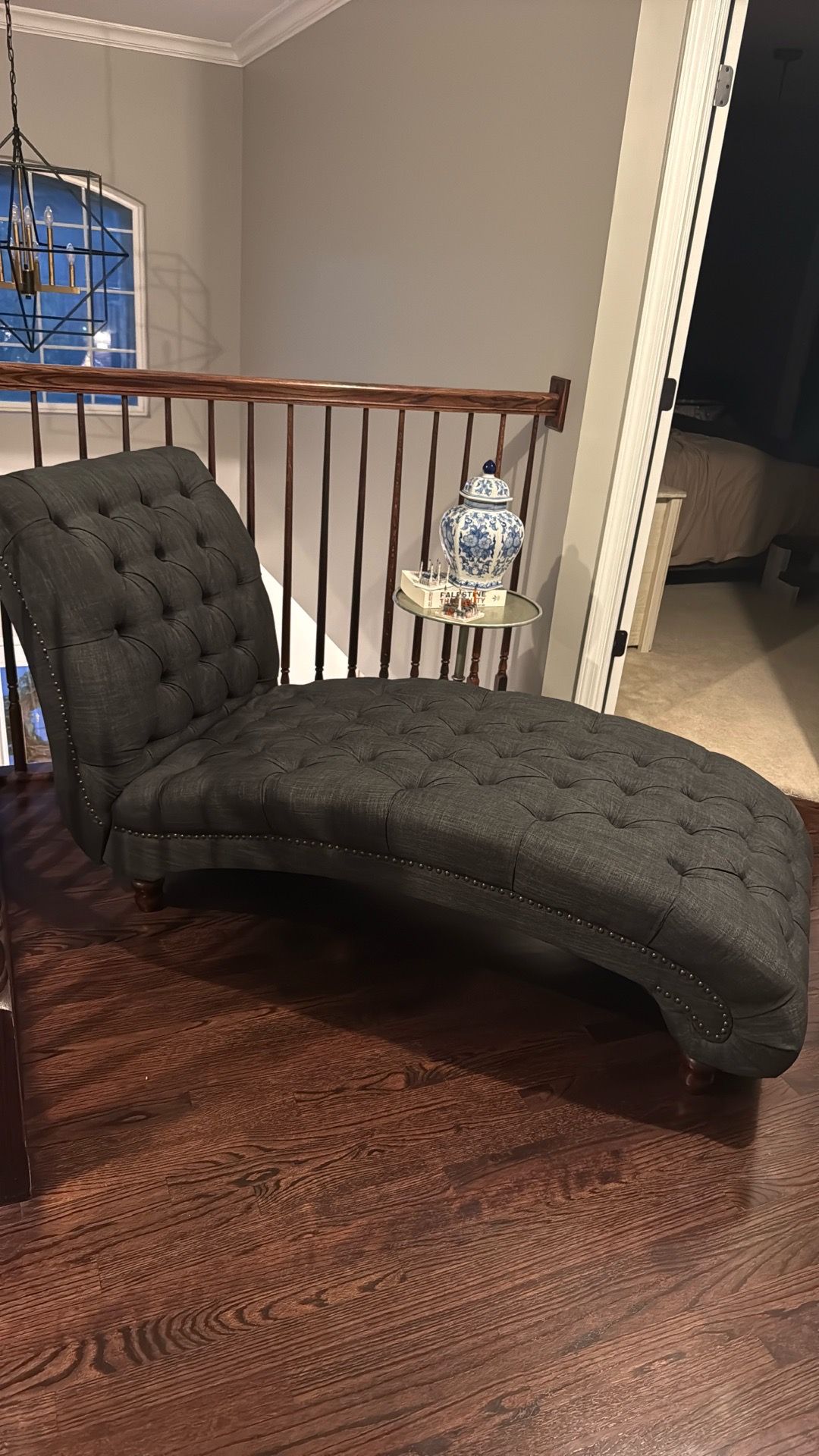 Tufted chaise