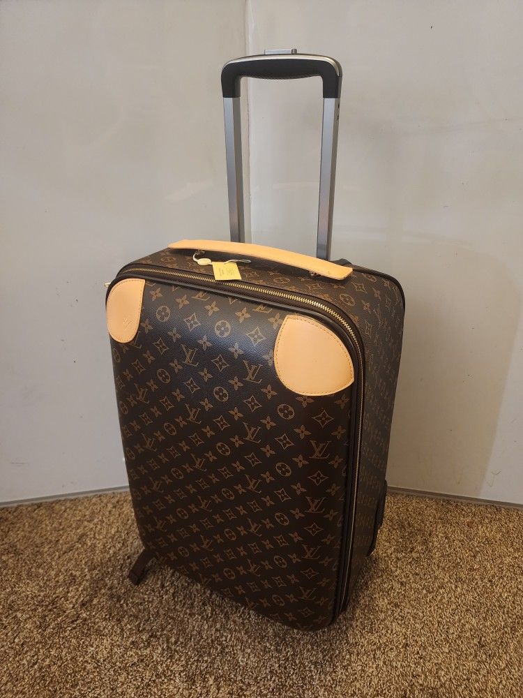 LV CARRY ON LUGGAGE