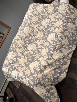 Full size comforter with two matching pillow covers