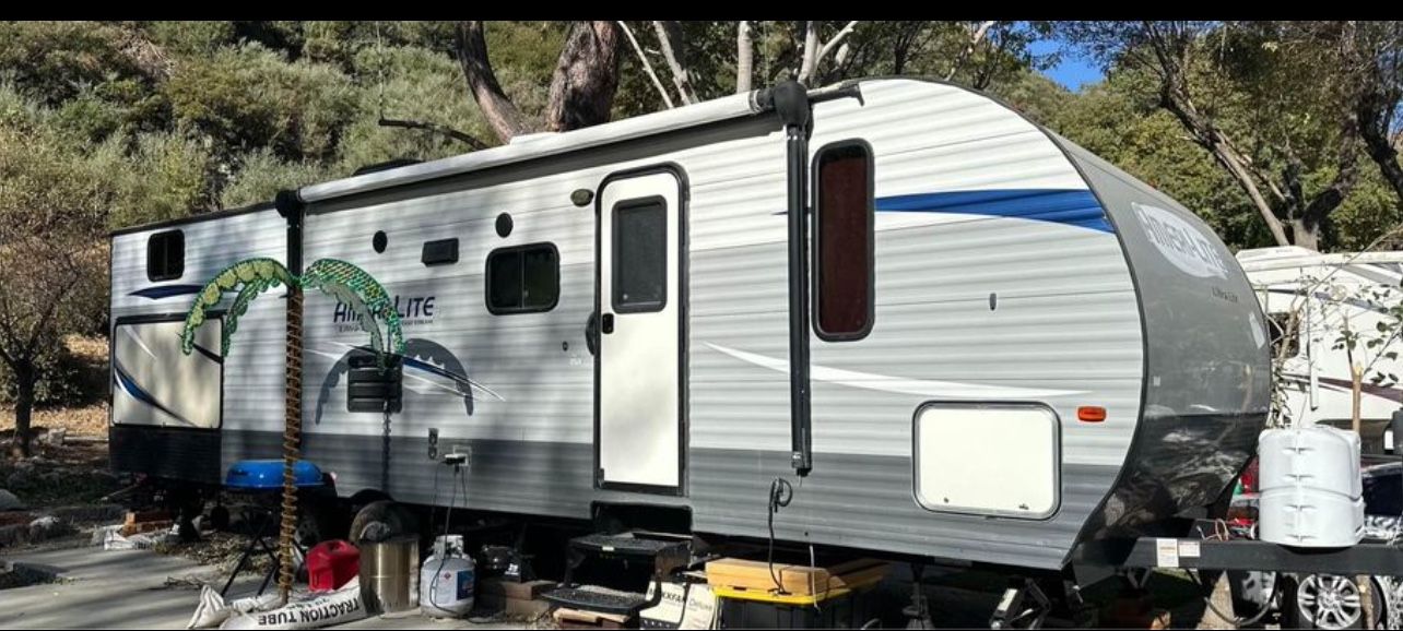 27 Foot 