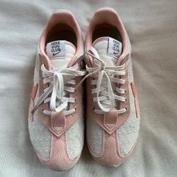 Peach Nike sun club women sneakers Size 7