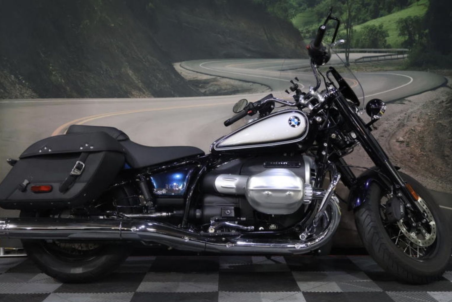 2022 BMW R 18 Classic 719 Galaxy Dust Metallic/Titan Silver 2 Metallic