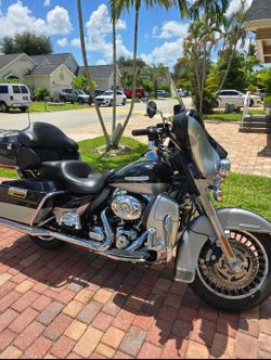2012 Harley Ultra Limited.  Mint Condition. Clean Title