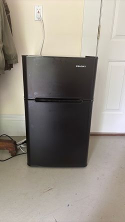 EUHOMY Mini Fridge (Black, Used)