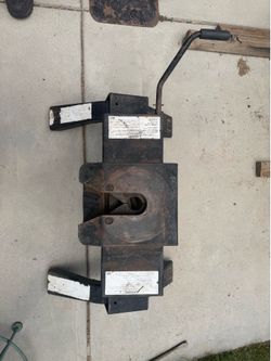 fifth wheel rated for 16k  Fits ford and Chevy