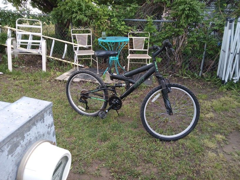 30$ OBO. NEXT MOUNTAIN BIKE 🚲