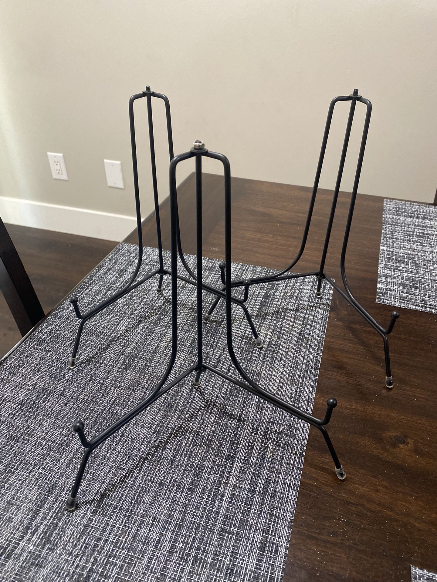 10 Inch Black Easels 