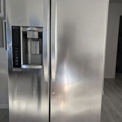 LG Refrigerator/Freezer 