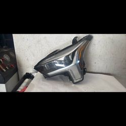 Toyota Tundra Headlight Hid Left Side 2022-2025 