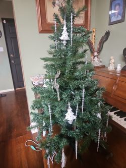 4ft Pre Lit Christmas Tree