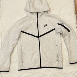 white nike tech, small