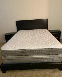 set of 5 new pieces in its box.