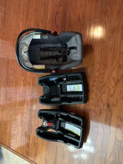 Baby car seat graco in great condition with 2 base For 2 Cars