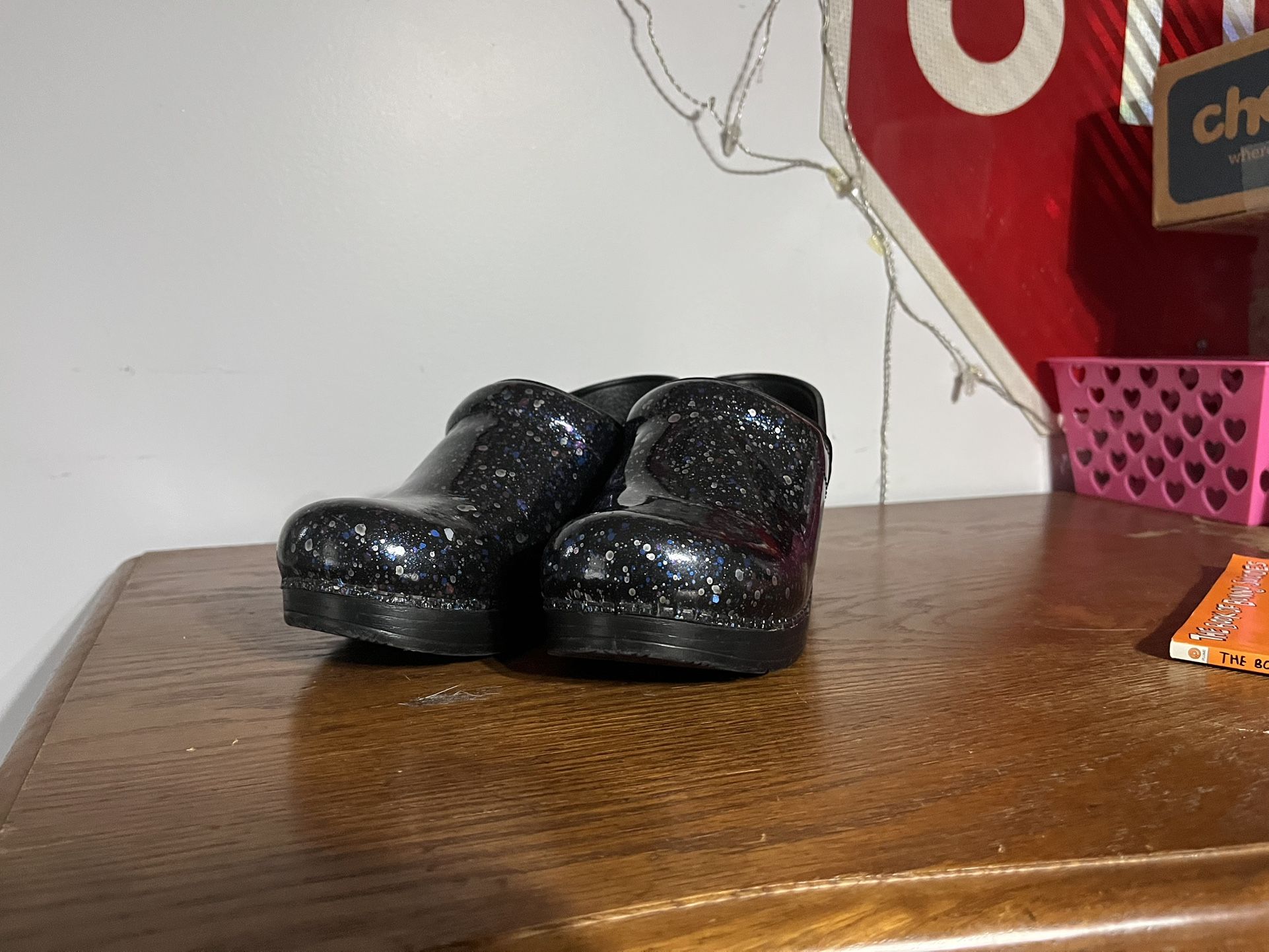 Dansko Black Patent Leather Professional Clog 39 Paint Splatter Outer space 