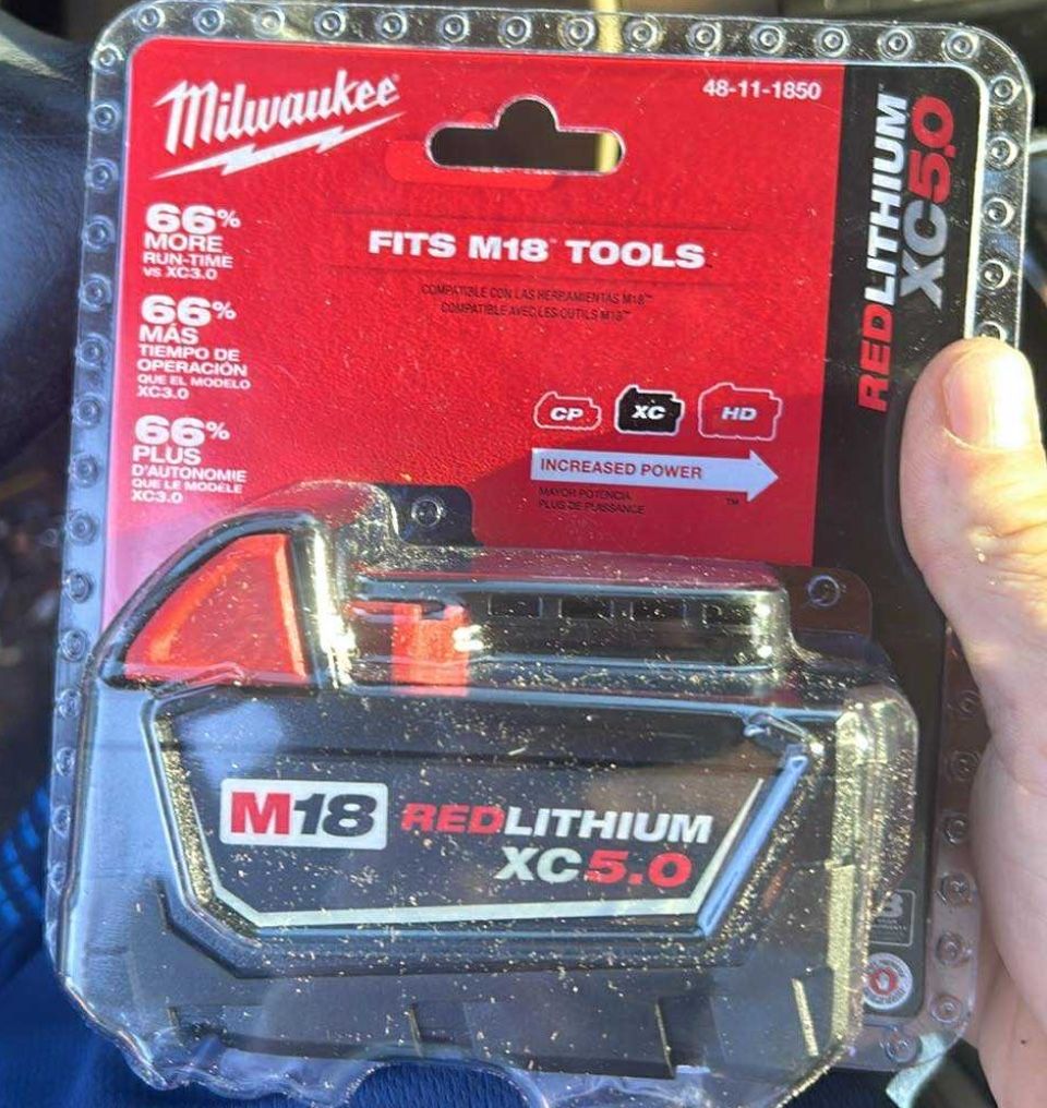 New Milwaukee M18 20v 5 Ah Battery