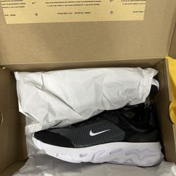 Nike React Live Men’s (Size 7)
