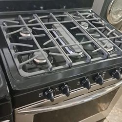 Frigidaire Gas Stove W/Convention Oven