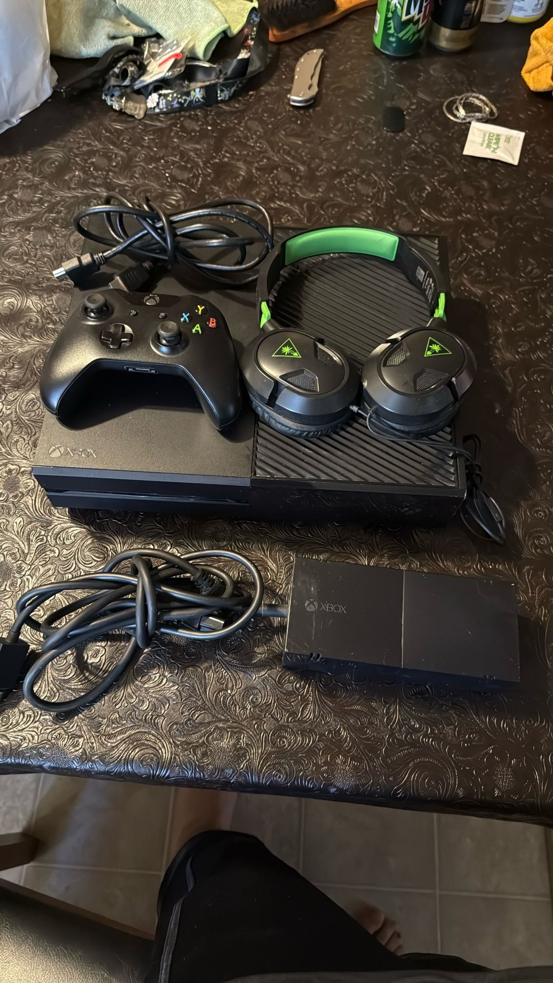 Complete Xbox One With Game