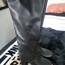 *NWT* Size 7 Black ZIP Up Boots